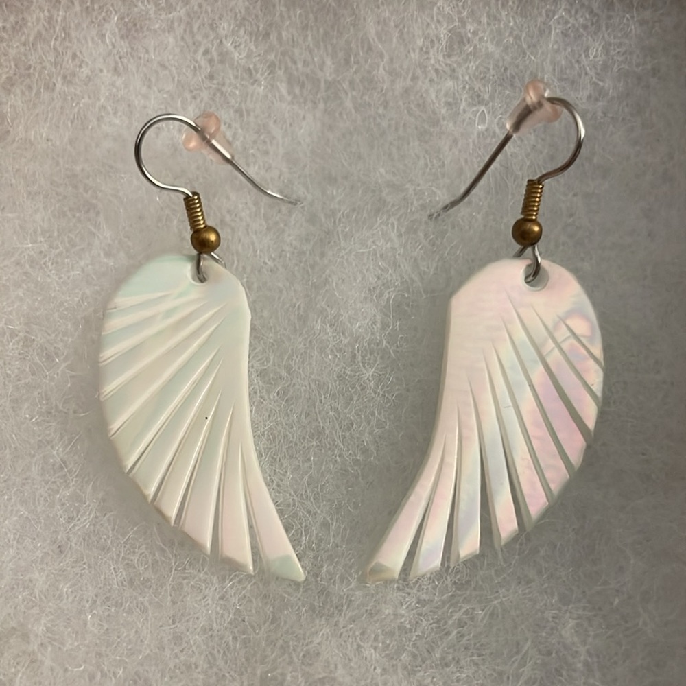 New White Iridescent Wing Earrings from Boutique (Never Worn) - Picture 4 of 4
